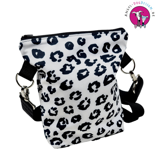 Gassi-Bag Tasche Gassitasche Bauchtasche Futterbeutel Leckerlibeutel Crossbody Hund Hunde Softshell Outdoor waschbar bunt praktisch Reißverschluss  Hundehalsband Hundeleine Dalmatiner